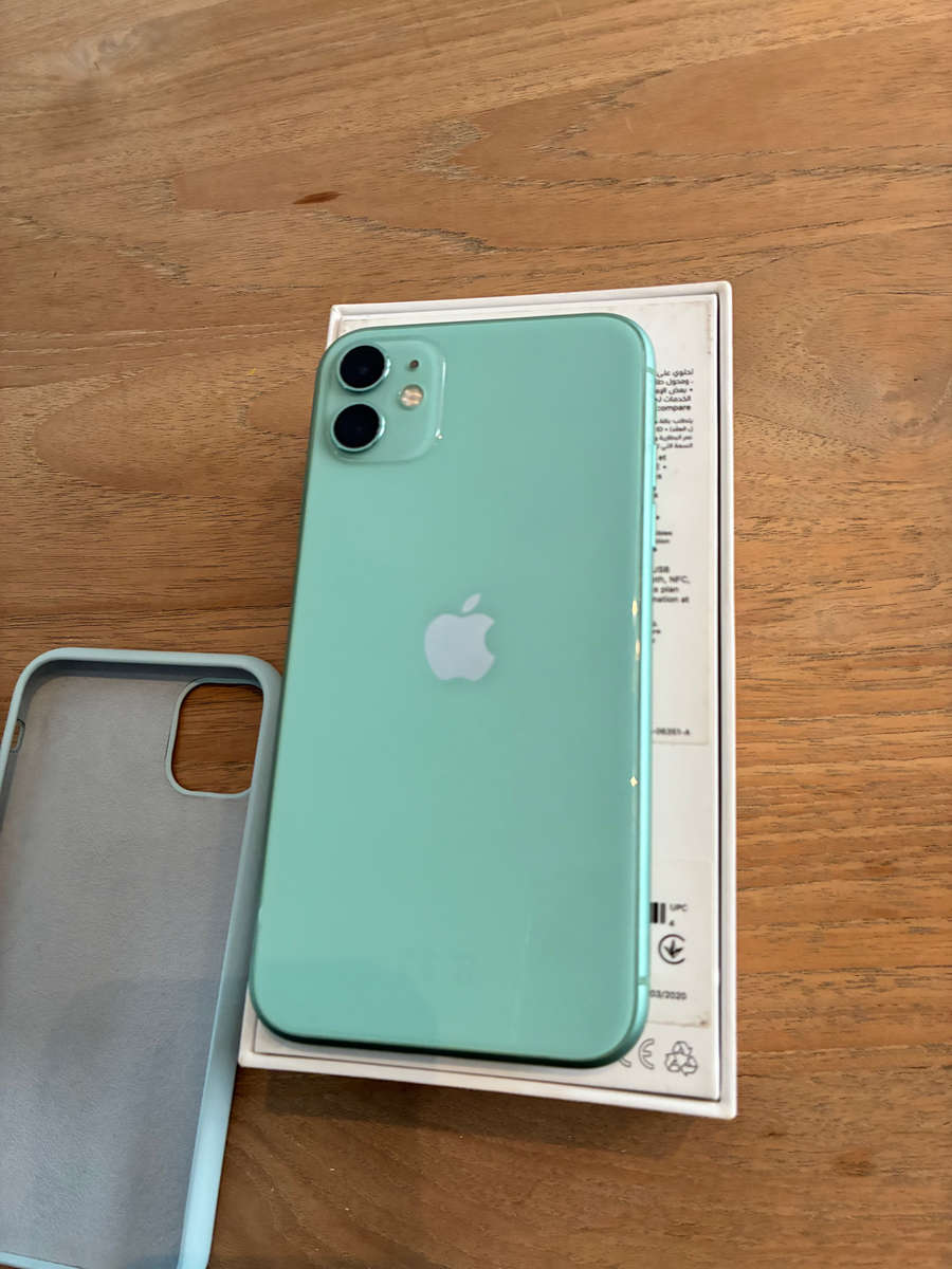 iPhone 11, 128 GB plus covers
