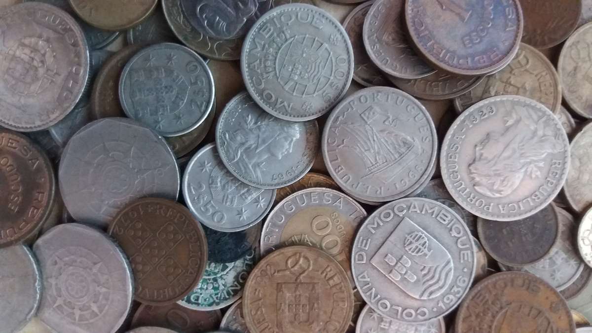 Portuguese lot includes Portugal, Mozambique & Angola  *93 coins*