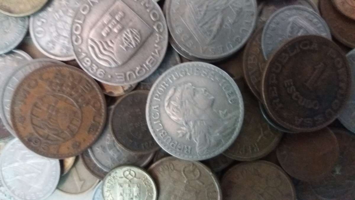Portuguese lot includes Portugal, Mozambique & Angola  *93 coins*
