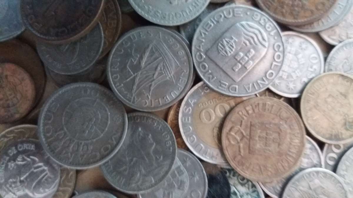 Portuguese lot includes Portugal, Mozambique & Angola  *93 coins*
