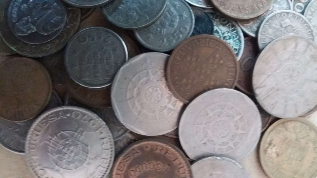 Portuguese lot includes Portugal, Mozambique & Angola  *93 coins*