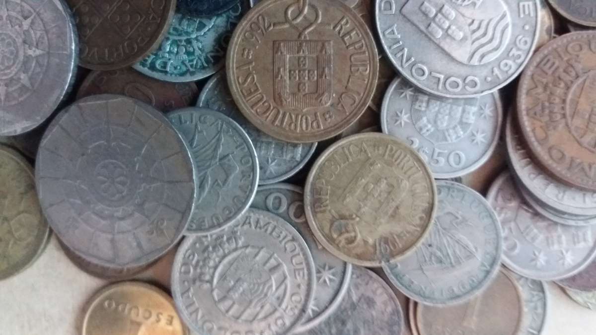 Portuguese lot includes Portugal, Mozambique & Angola  *93 coins*