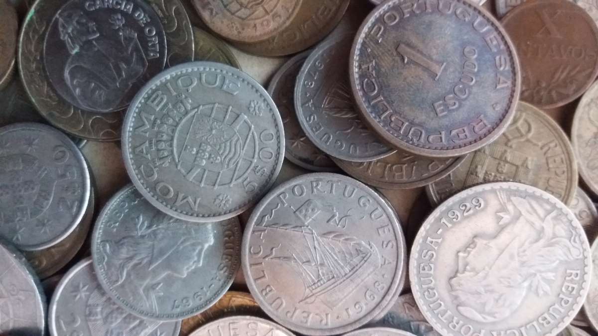 Portuguese lot includes Portugal, Mozambique & Angola  *93 coins*