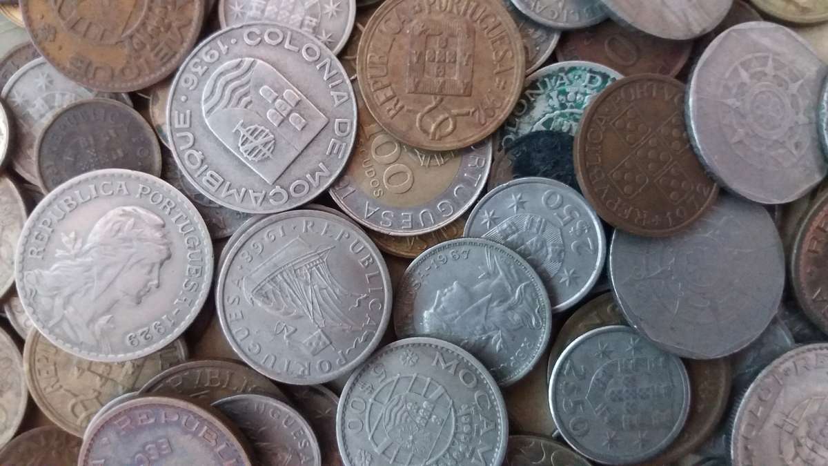 Portuguese lot includes Portugal, Mozambique & Angola  *93 coins*