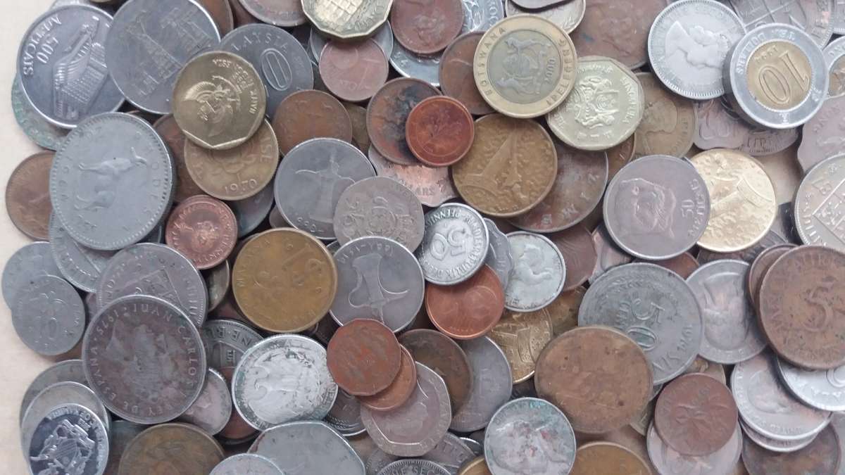 World Mix Coins - lot of 200 coins in total 1.2 Kg * No South African coins*