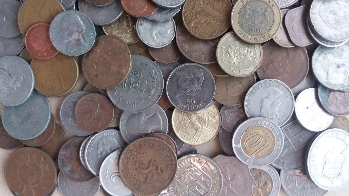 World Mix Coins - lot of 200 coins in total 1.2 Kg * No South African coins*