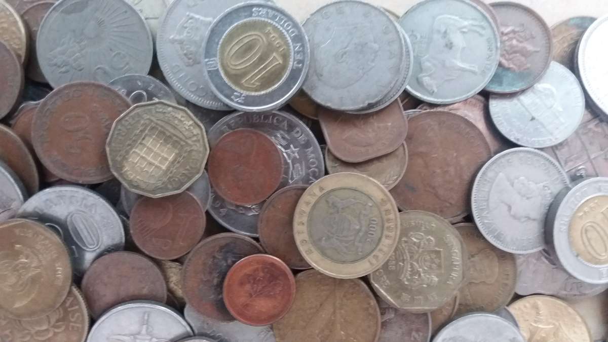 World Mix Coins - lot of 200 coins in total 1.2 Kg * No South African coins*