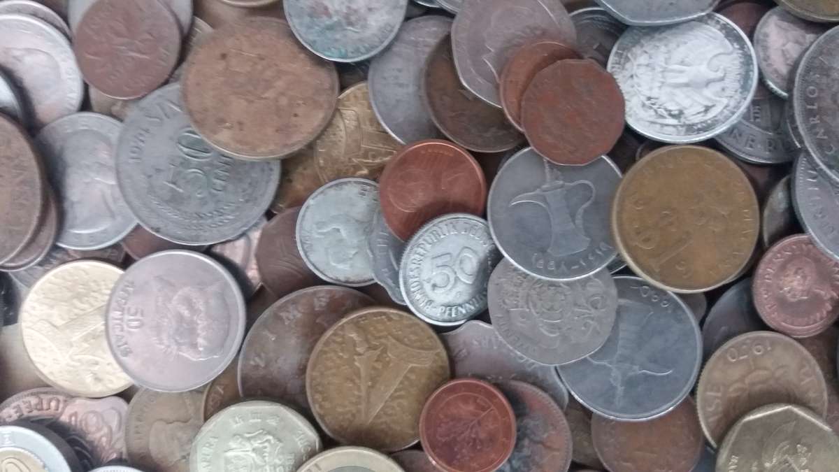 World Mix Coins - lot of 200 coins in total 1.2 Kg * No South African coins*