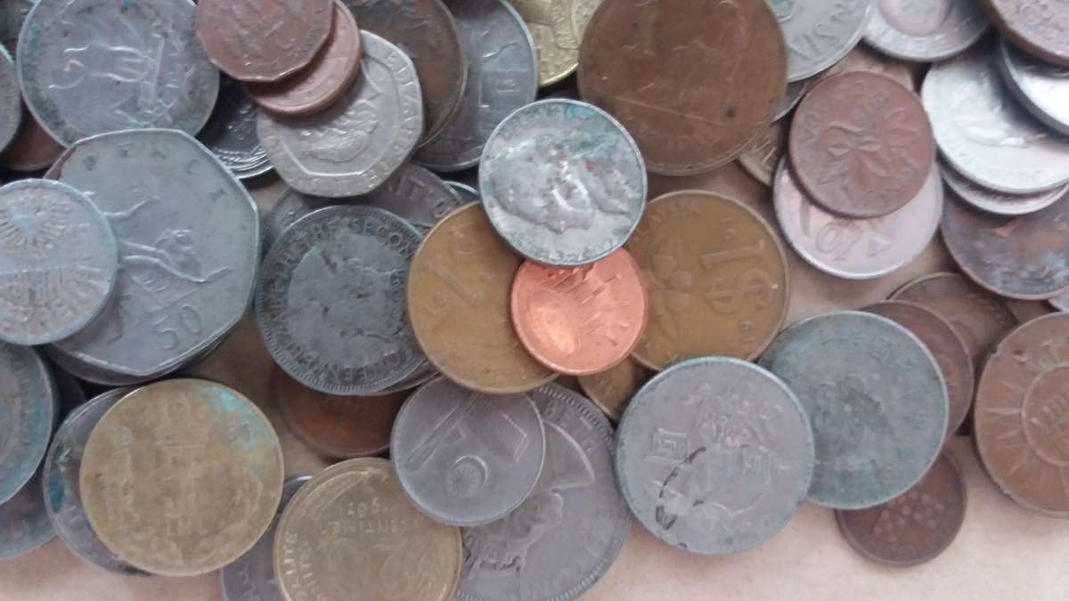 World Mix Coins - lot of 200 coins in total 1.2 Kg * No South African coins*