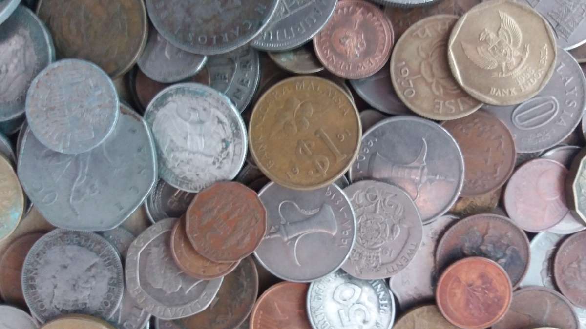 World Mix Coins - lot of 200 coins in total 1.2 Kg * No South African coins*