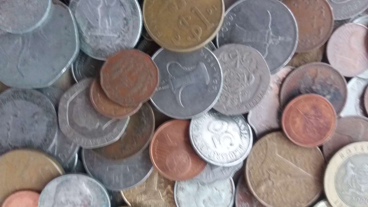 World Mix Coins - lot of 200 coins in total 1.2 Kg * No South African coins*