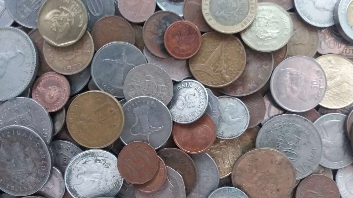 World Mix Coins - lot of 200 coins in total 1.2 Kg * No South African coins*