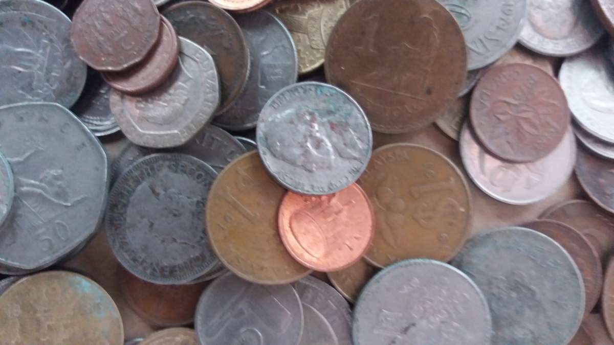 World Mix Coins - lot of 200 coins in total 1.2 Kg * No South African coins*