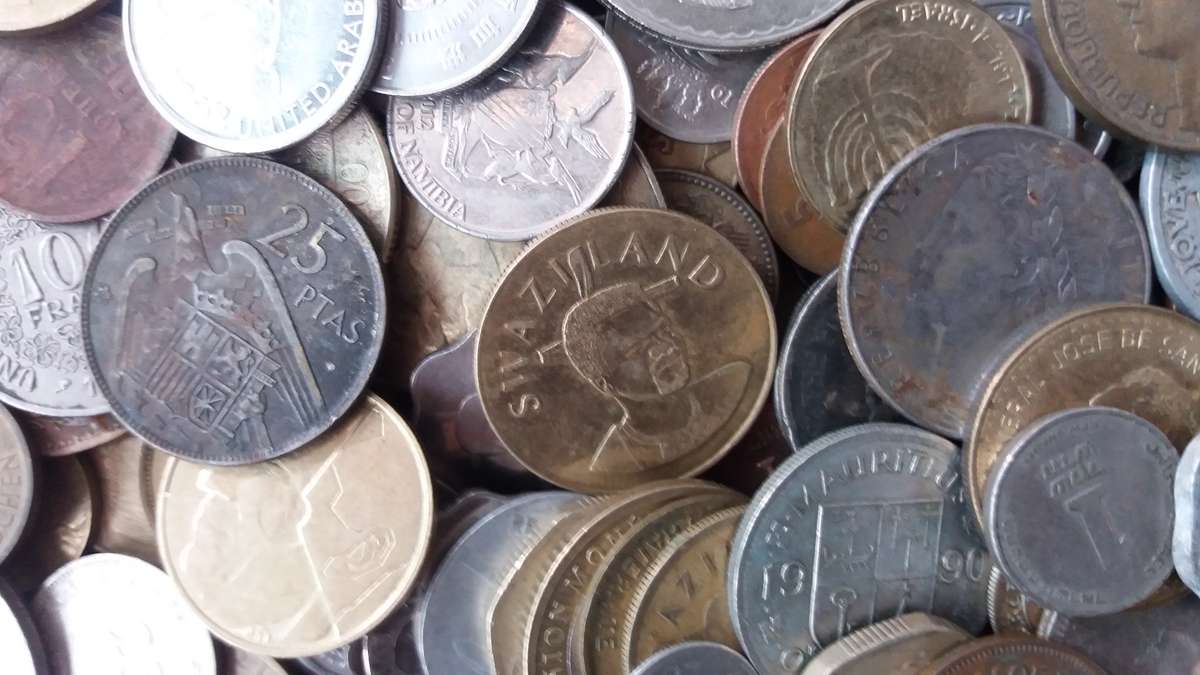 World Mix Coins - lot of 200 coins in total * No South African, UK & USA Coins*