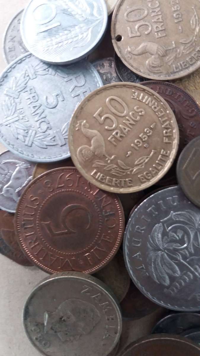 World Mix Coins - lot of 200 coins in total * No South African, UK & USA Coins*