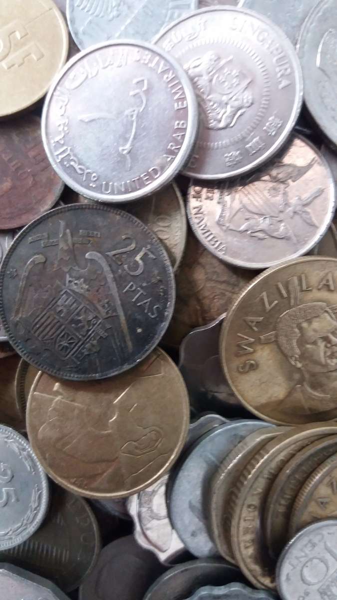 World Mix Coins - lot of 200 coins in total * No South African, UK & USA Coins*