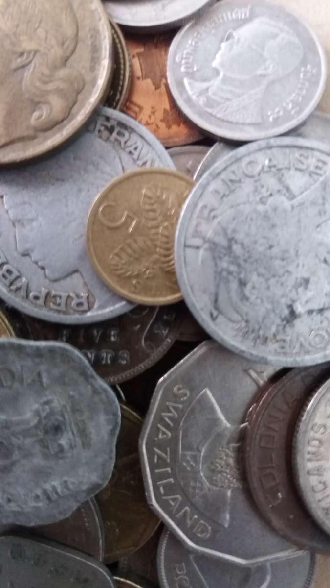 World Mix Coins - lot of 200 coins in total * No South African, UK & USA Coins*