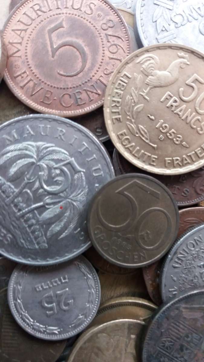 World Mix Coins - lot of 200 coins in total * No South African, UK & USA Coins*