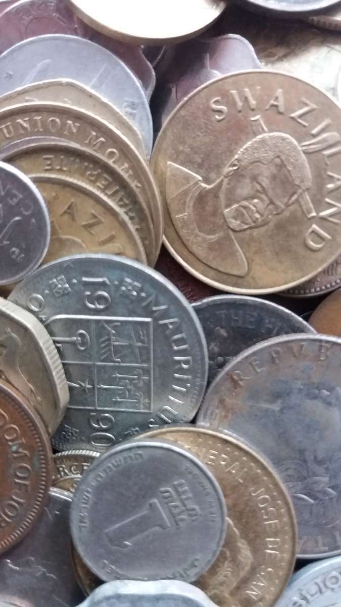 World Mix Coins - lot of 200 coins in total * No South African, UK & USA Coins*