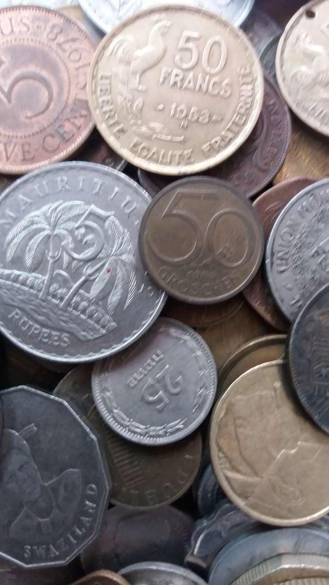 World Mix Coins - lot of 200 coins in total * No South African, UK & USA Coins*