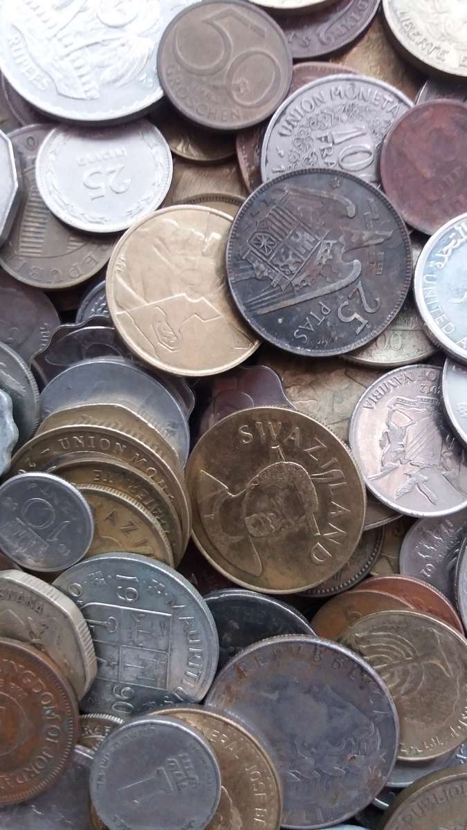 World Mix Coins - lot of 200 coins in total * No South African, UK & USA Coins*