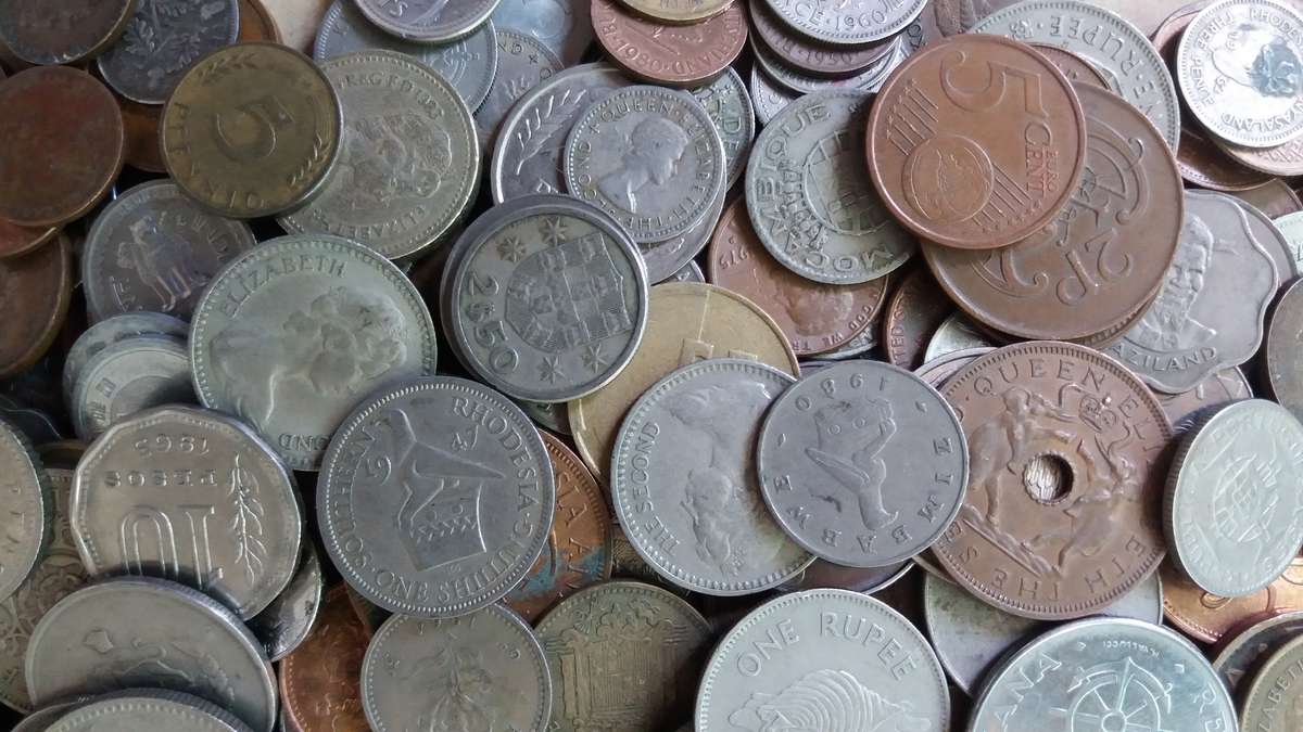 World Mix Coins - Massive lot of 570  coins in total * No South African coins*