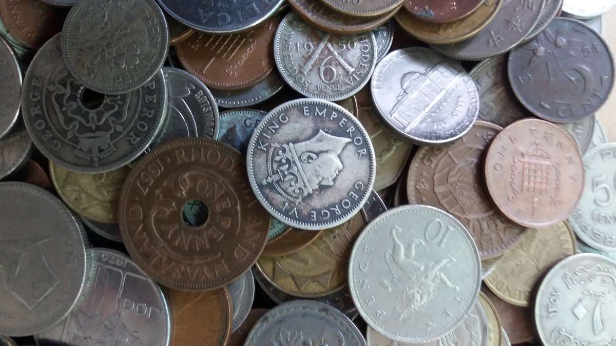 World Mix Coins - Massive lot of 570  coins in total * No South African coins*