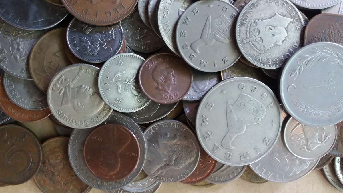 World Mix Coins - Massive lot of 570  coins in total * No South African coins*