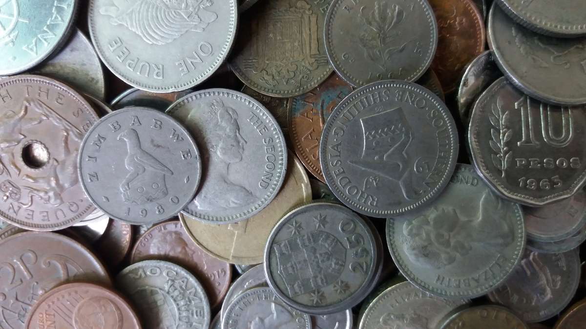 World Mix Coins - Massive lot of 570  coins in total * No South African coins*