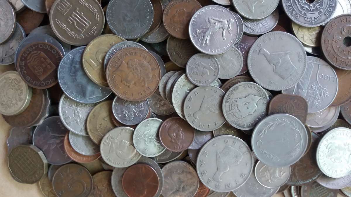 World Mix Coins - Massive lot of 570  coins in total * No South African coins*