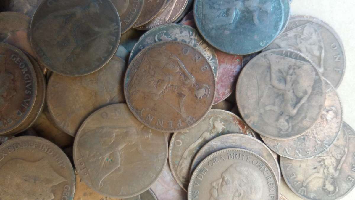 United Kingdom Old 1 Penny mix - 64 coins