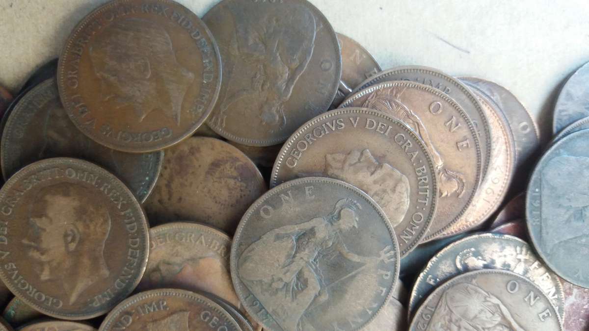 United Kingdom Old 1 Penny mix - 64 coins