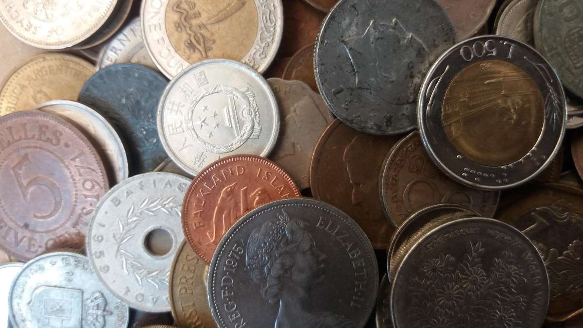 World Mix Coins - lot of + 420 coins in total * No South African Coins*