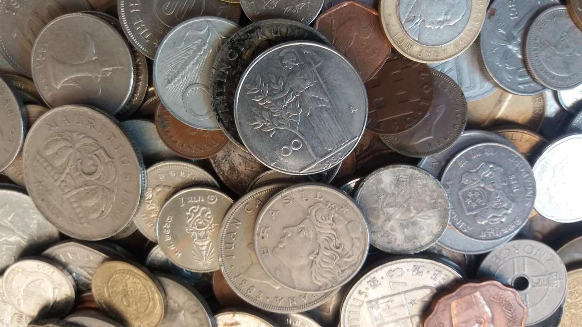 World Mix Coins - lot of + 420 coins in total * No South African Coins*