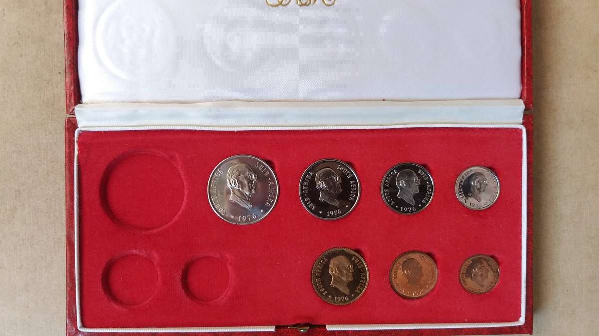 South Africa 1976 -Fouche- Partial Proof Set-Includes 1/2c-50c in SA Mint Box.Brilliant Proof Coins.