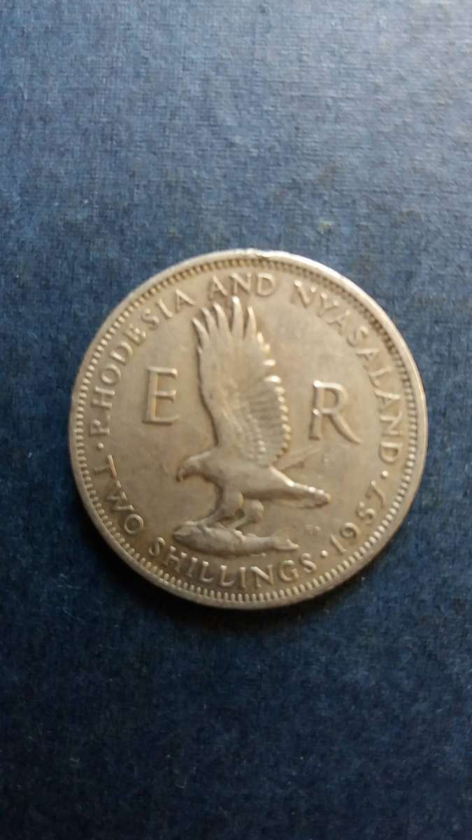 Rhodesia and Nyasaland 1957 2 Shillings * Queen Elizabeth 2nd - Mintage 1500000*