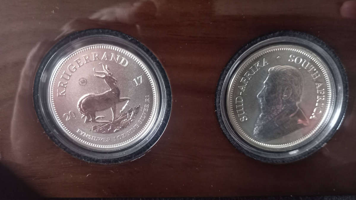 2 X 2017 1oz FINE SILVER KRUGER RANDS IN WALLNUT SAM BOX. PREMIUM UNCIRCULATED