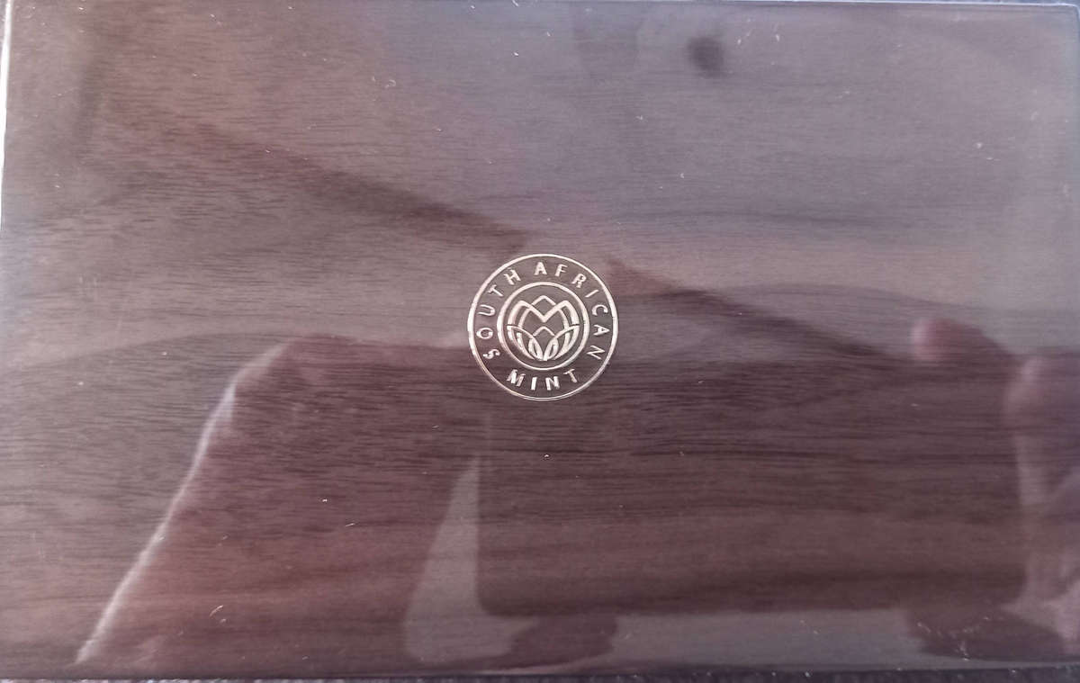 2 X 2017 1oz FINE SILVER KRUGER RANDS IN WALLNUT SAM BOX. PREMIUM UNCIRCULATED