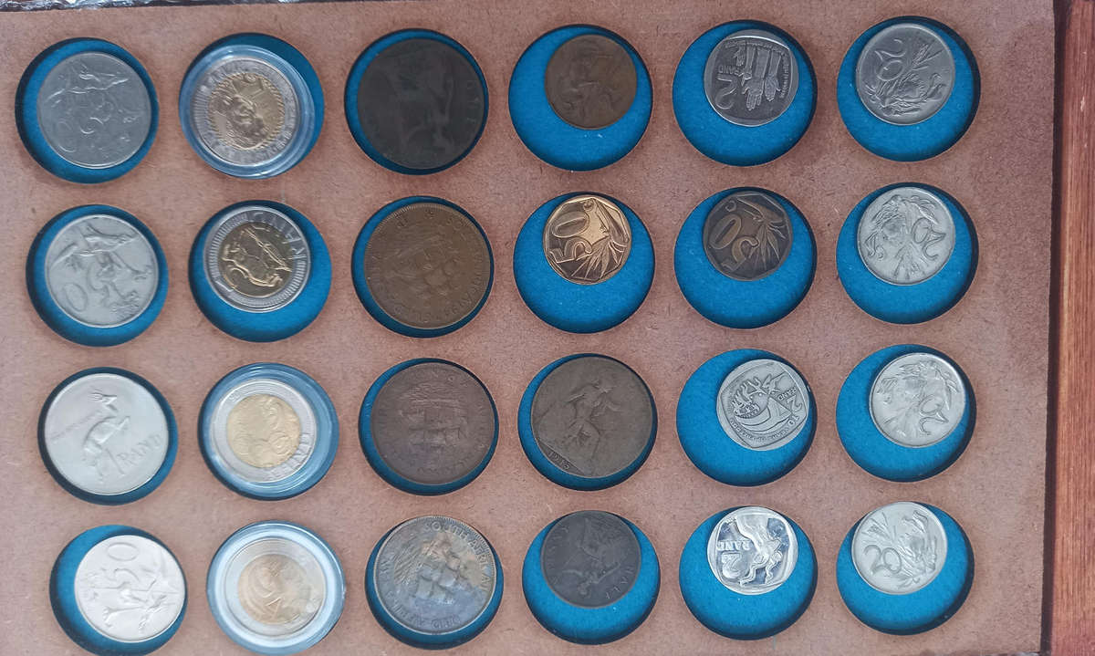 COLLECTION OF UNION, RSA AND INT. COINS AS PER PICTURE IN WOODEN 2 LAYER COIN BOX. (64 COINS)