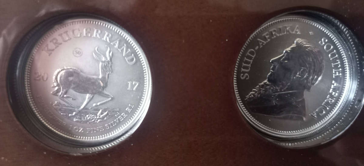 2 X 2017 1oz FINE SILVER KRUGER RANDS IN WALLNUT SAM BOX. PREMIUM UNCIRCULATED