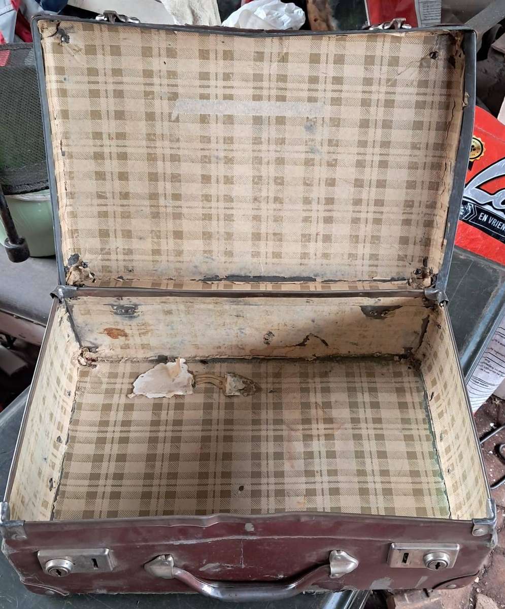 Retro Classroom Classic: Small Brown Vintage Suitcase