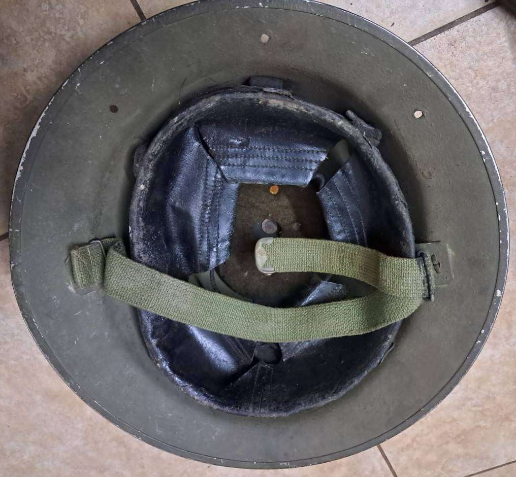 SADF/ SA Army / Berets  Peak Cap & WW 2 Helmets