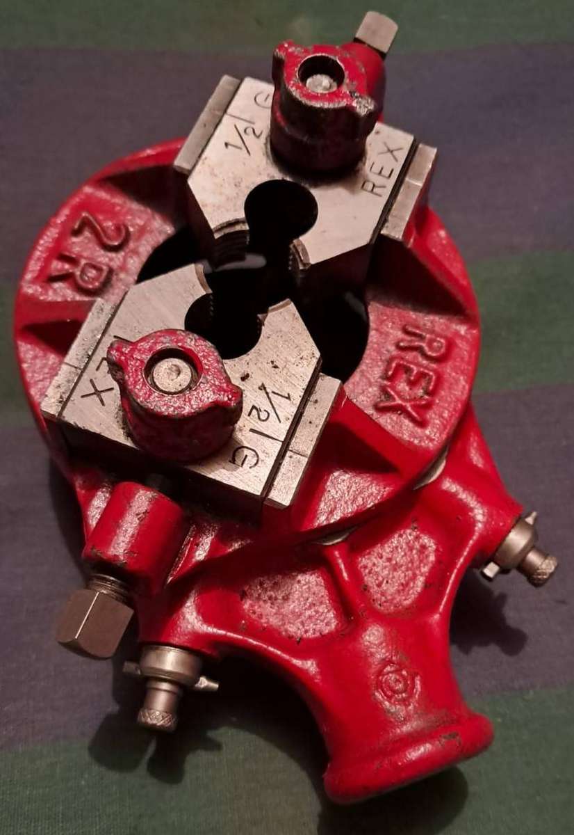 REX 2R ratchet pipe threader