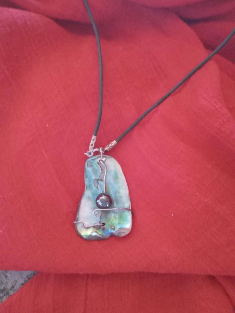 VINTAGE MOTHER OF PEARL necklace