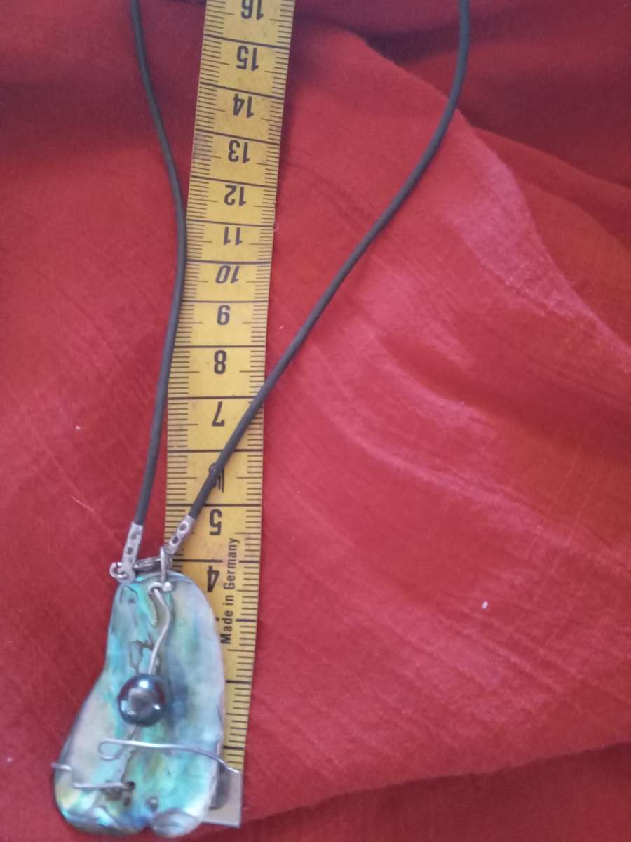 VINTAGE MOTHER OF PEARL necklace