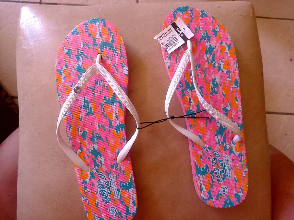 LADIES SANDALS SIZE 8