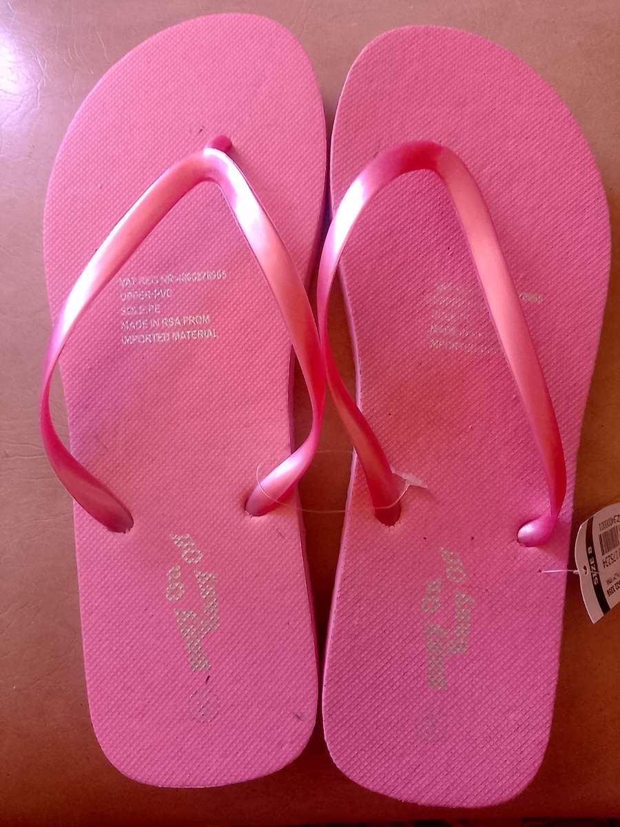 LADIES SANDALS SIZE 8 BRAND NEW
