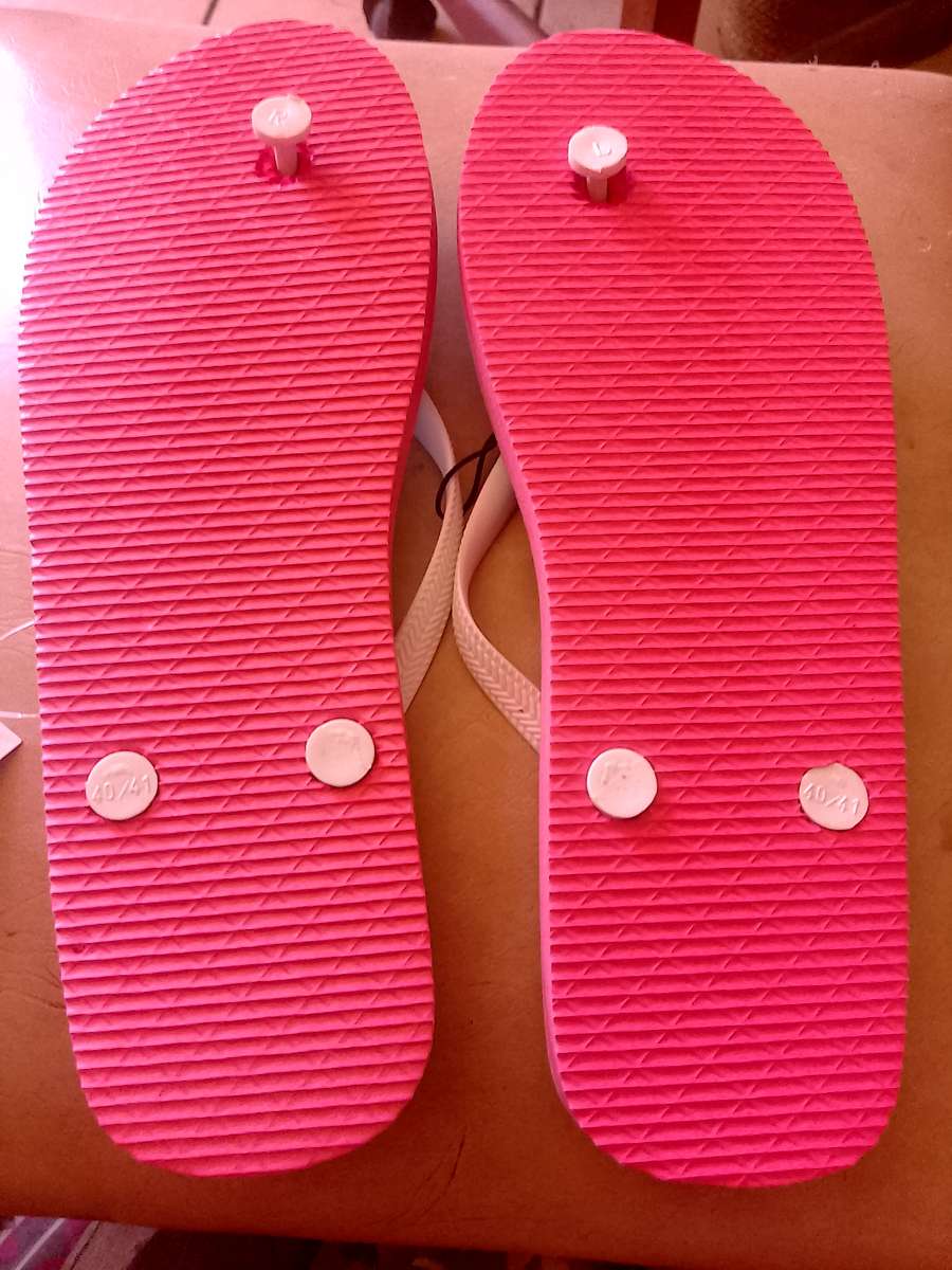 LADIES SANDALS SIZE 7 BRAND NEW