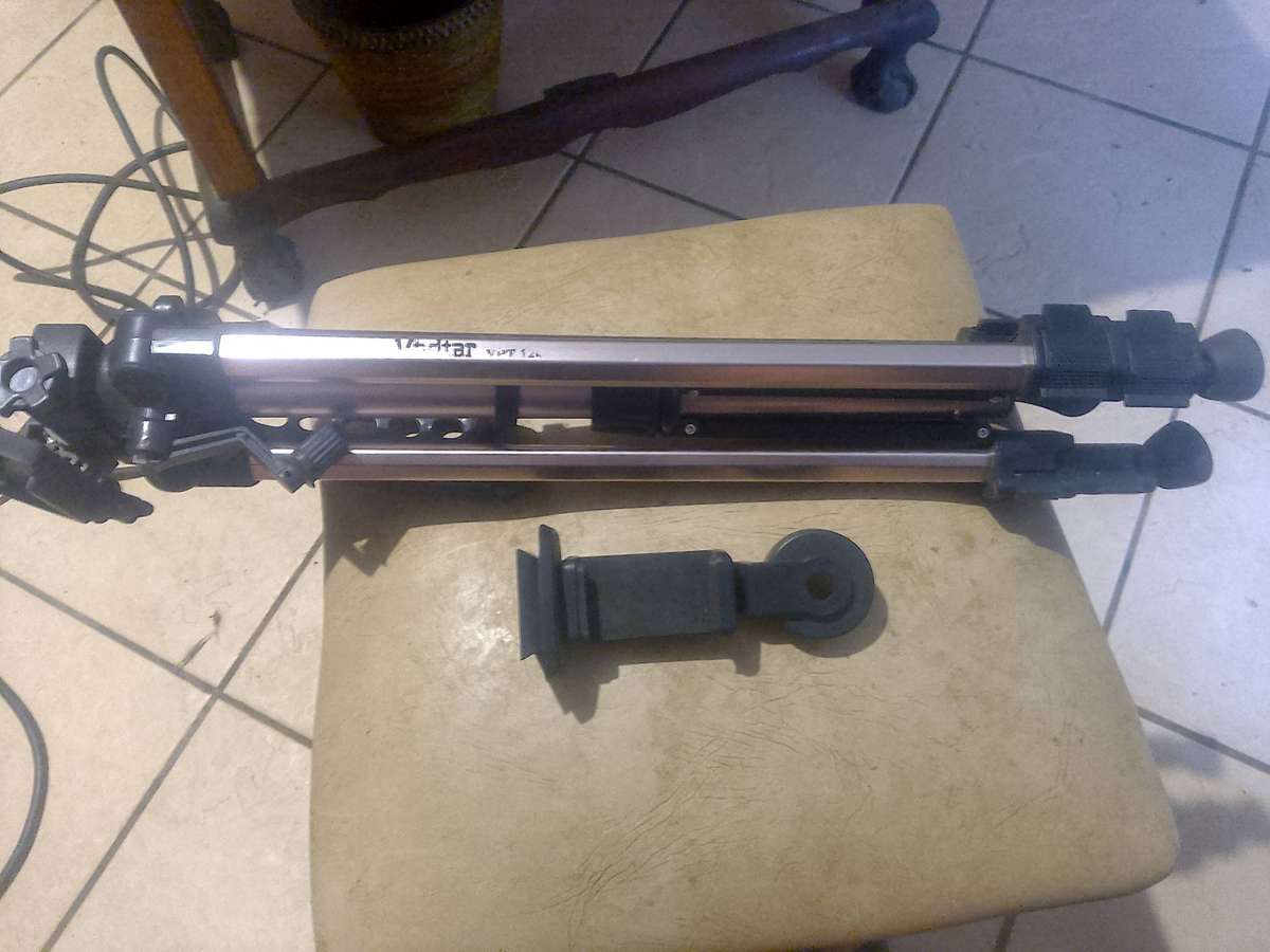 VIVITAR VPT-1200 Tripod