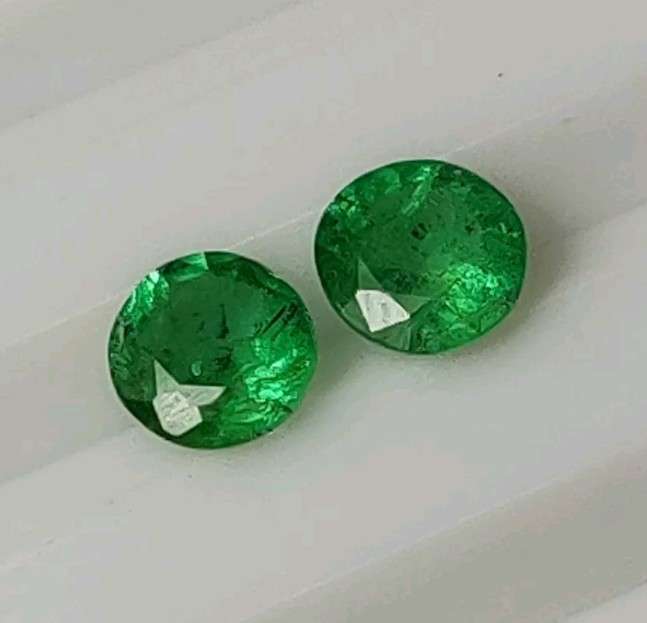 DISCOUNT Natural 0.54 Ct Emerald pair Video
